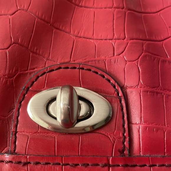 Red Moc Croc Shoulder bag with turn lock pocket enclosures - Picture 3 of 14